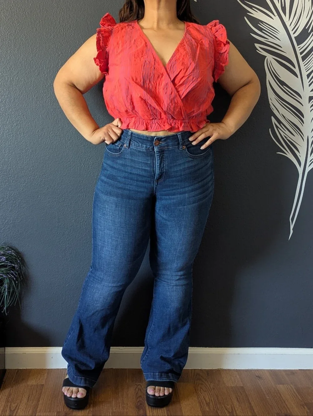 Universal Thread Crop Ruffle Top - Picture 8 of 9